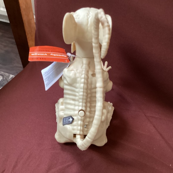 Spooky Village Animal Skeleton New With Tag 7.25” x 7” x 3” (approximate) - Picture 6 of 8